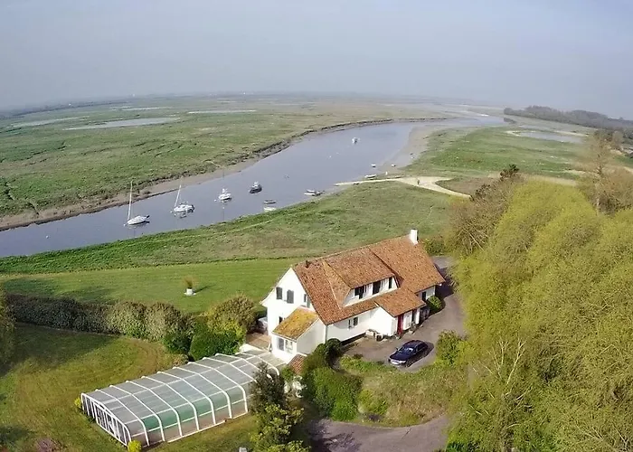 Holiday home Maison Avec Piscine Au Milieu De La Baie D'authie Waben