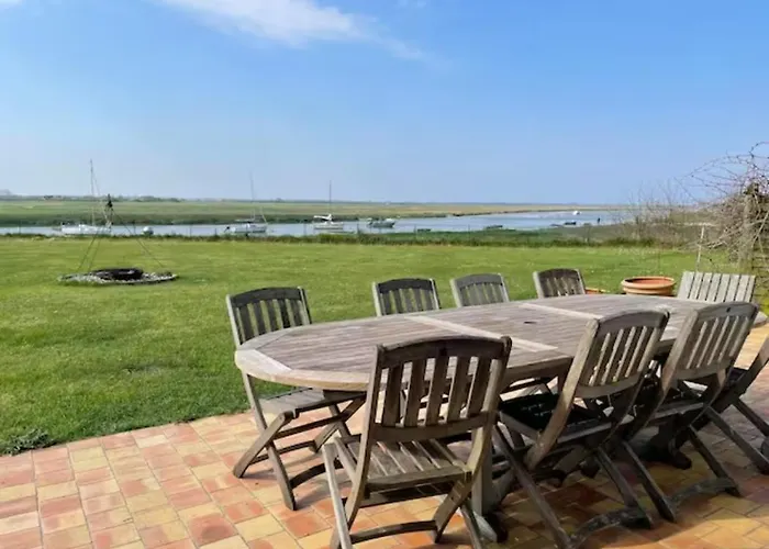 Holiday home Maison Avec Piscine Au Milieu De La Baie D'authie Waben